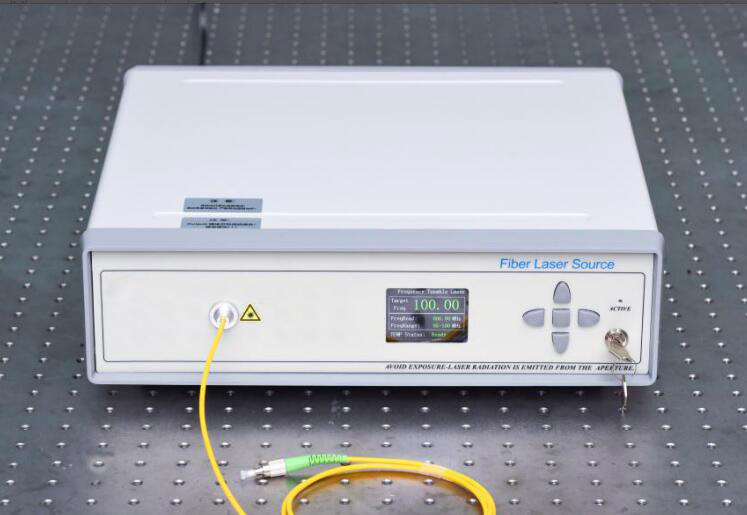 1064nm 10W High Power 섬유 결합 레이저 With Single-mode Optical Fiber FLH-1064-40-SM 데스크탑 유형